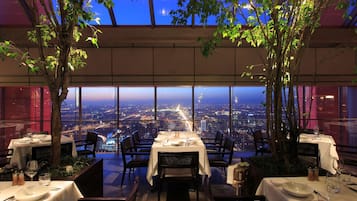 2 Restaurants, Frühstück, Mittagessen, Abendessen, internationale Küche