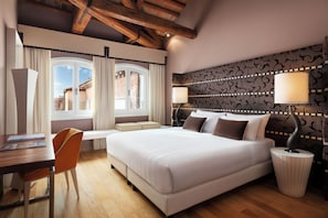 Deluxe Room | Premium bedding, minibar, in-room safe, desk - Sina Centurion Palace (Venice)