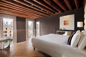 Superior Suite, Canal View (Bilevel, Grand) | Premium bedding, minibar, in-room safe, desk - Sina Centurion Palace (Venice)
