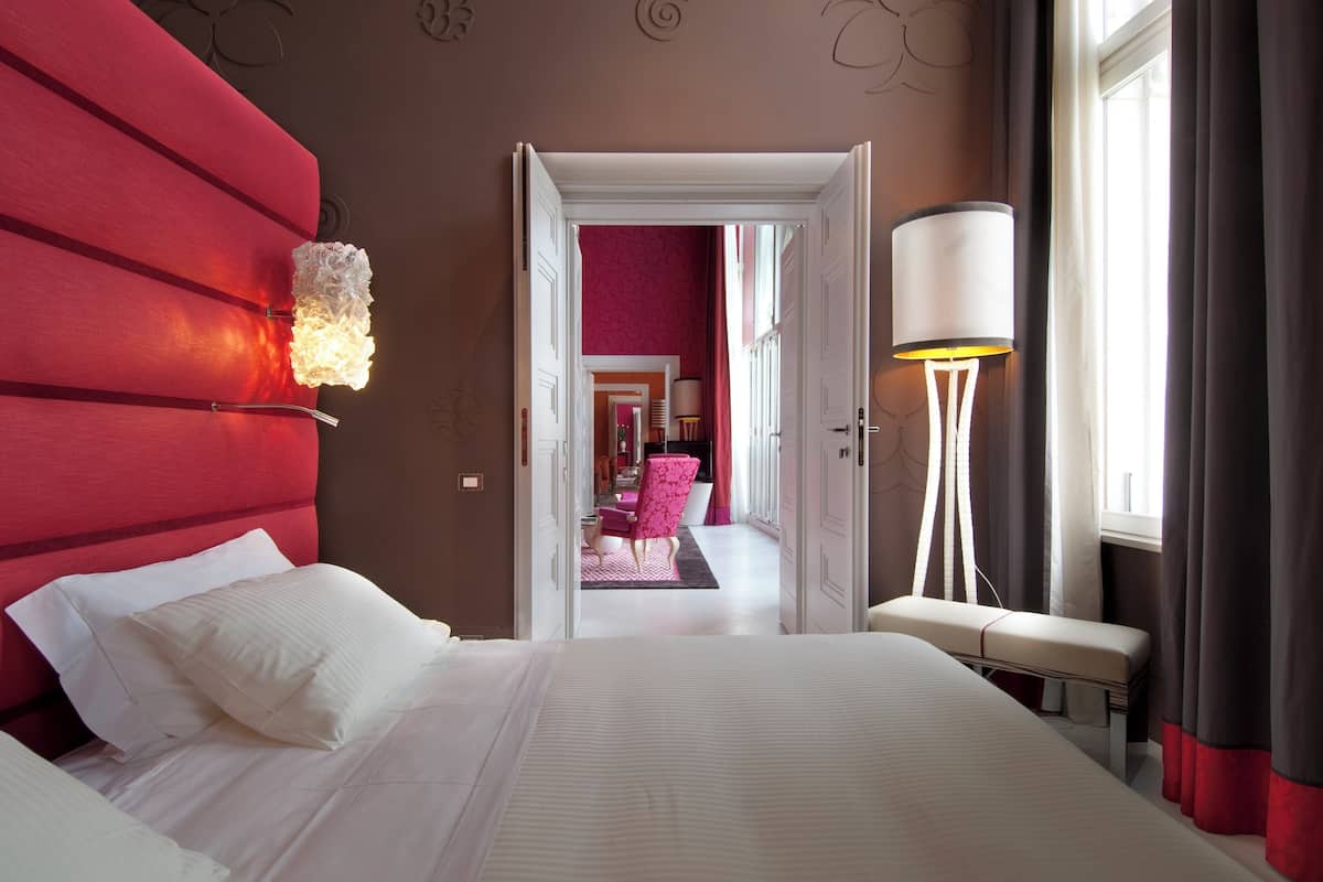 Ropa de cama de alta calidad y minibar