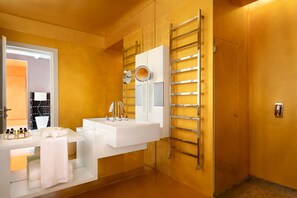 Classic Room | Bathroom | Rainfall showerhead, hair dryer, bathrobes, slippers