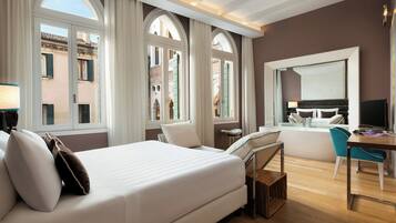 Premium Room | Premium bedding, minibar, in-room safe, desk
