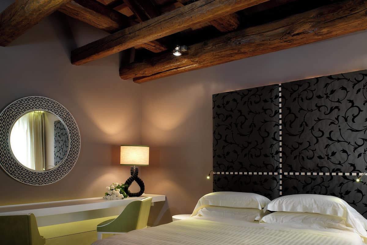 Ropa de cama de alta calidad y minibar