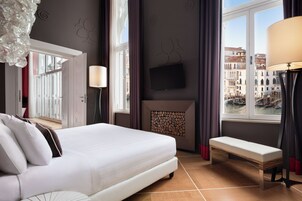 Suite presidencial, vistas al canal (Grand) | Ropa de cama de alta calidad, minibar, caja fuerte y escritorio