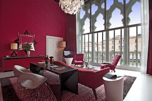 Ropa de cama de alta calidad y minibar