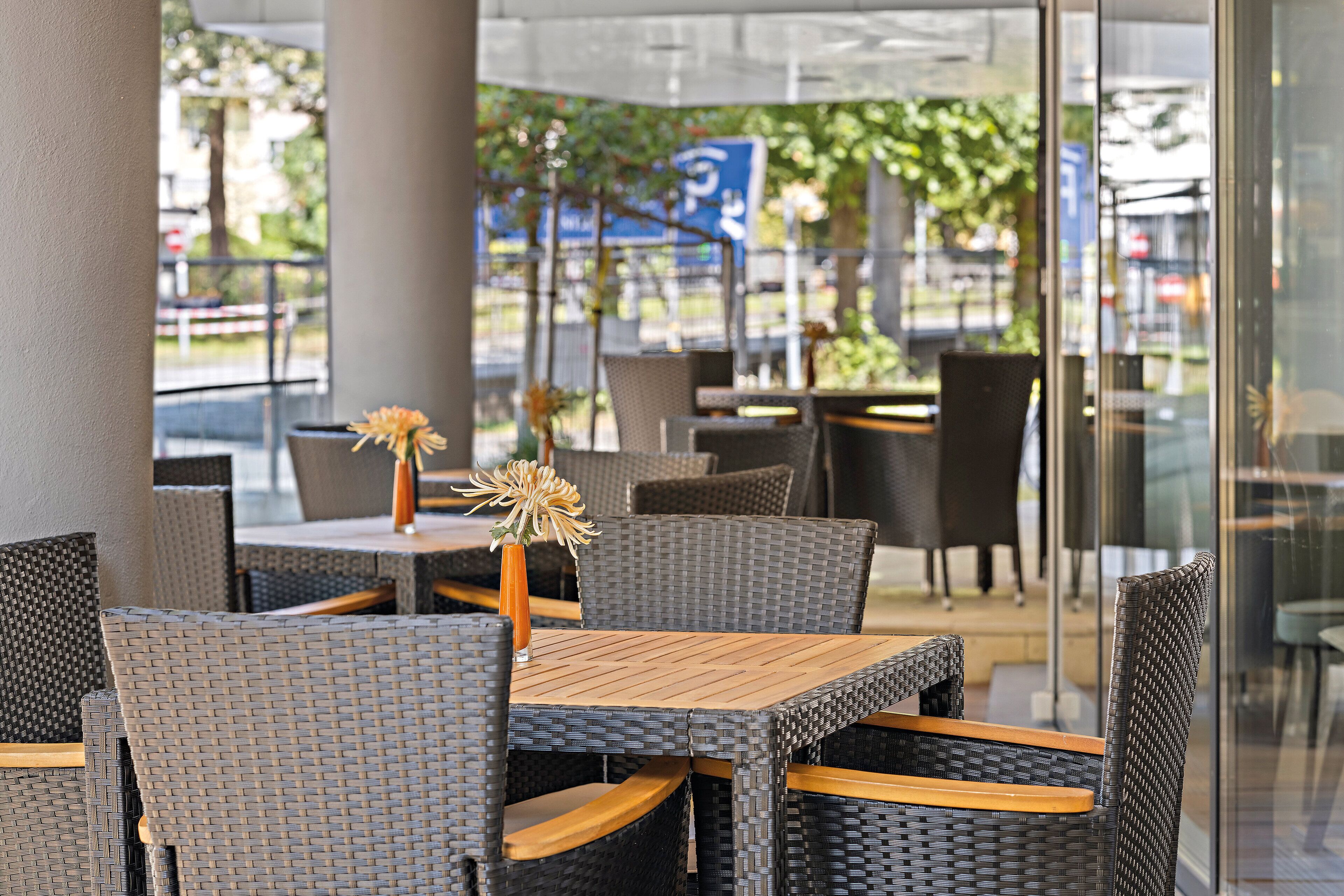 Petit déjeuner buffet (16 EUR par personne)