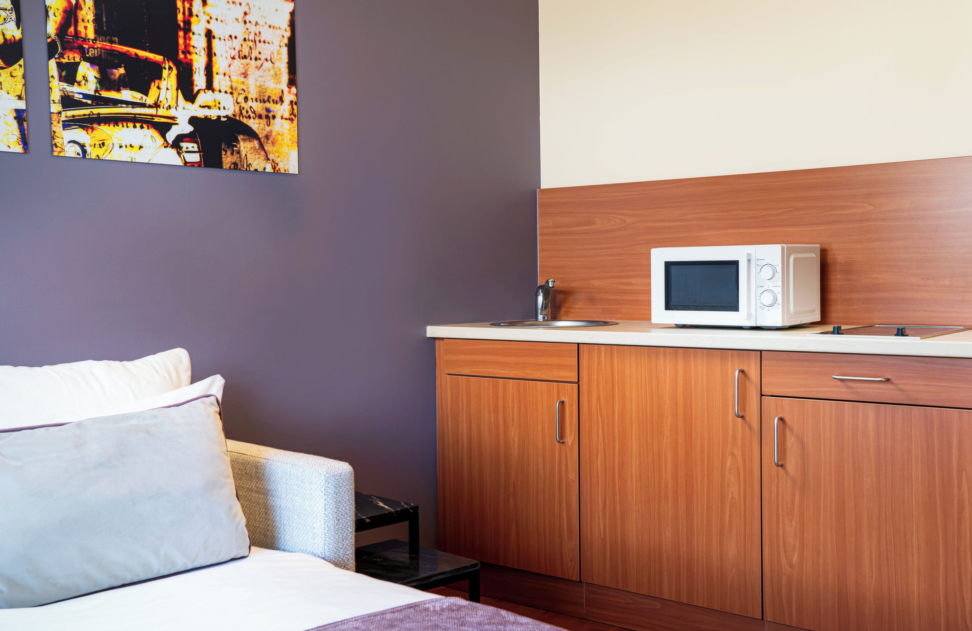 junior suite, 1 queen bed | minibar, in-room safe, desk, blackout curtains