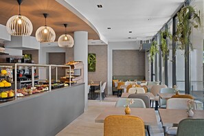 Daily buffet breakfast (EUR 16 per person) -  Leonardo Hotel Salzburg City Center (Salzburg)