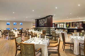 Breakfast, lunch and dinner served - ANEW Hotel Highveld eMalahleni (Emalahleni)