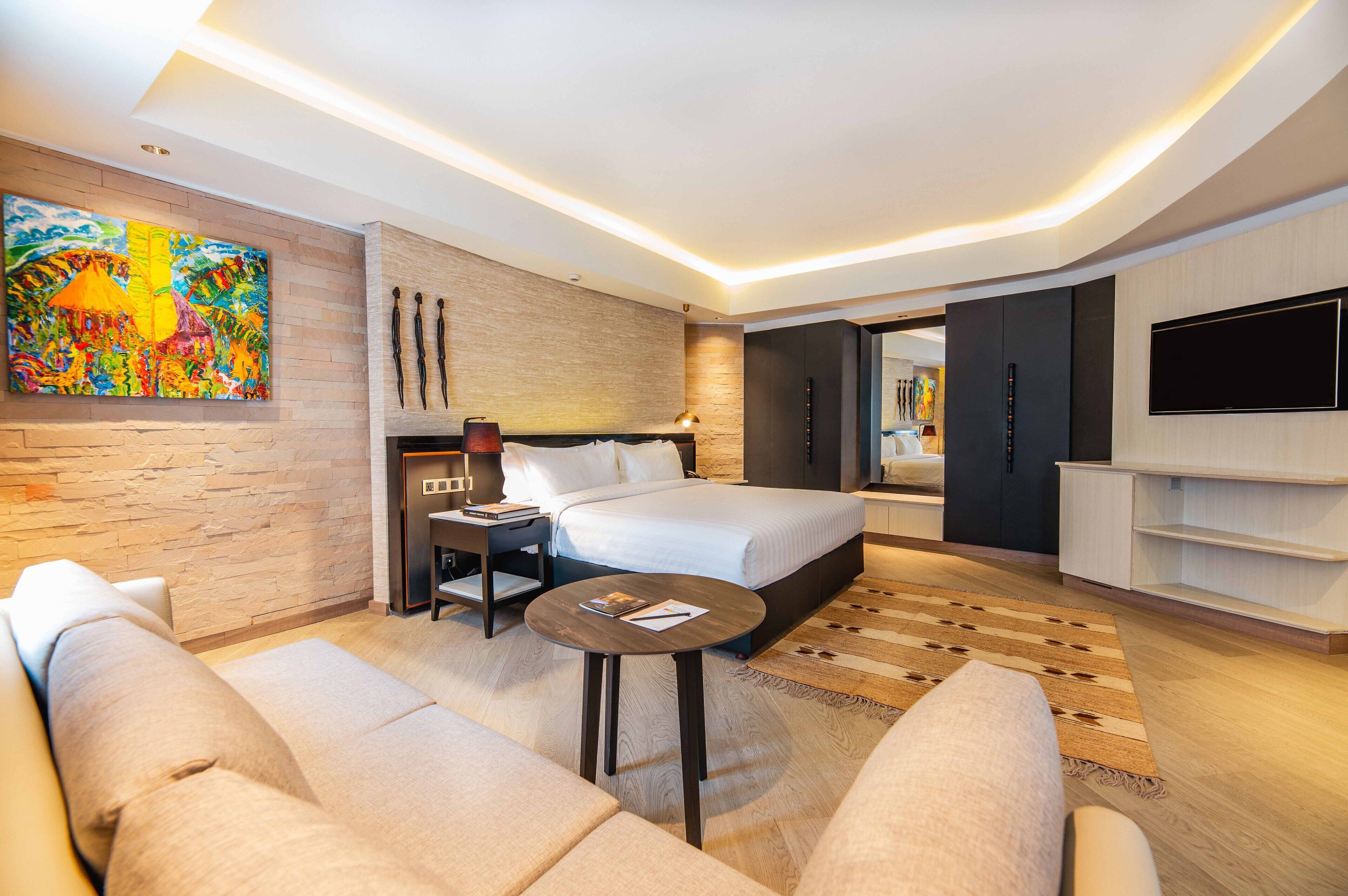 deluxe room, 1 king bed (deluxe king) | egyptian cotton sheets, premium bedding, tempur-pedic beds, free minibar