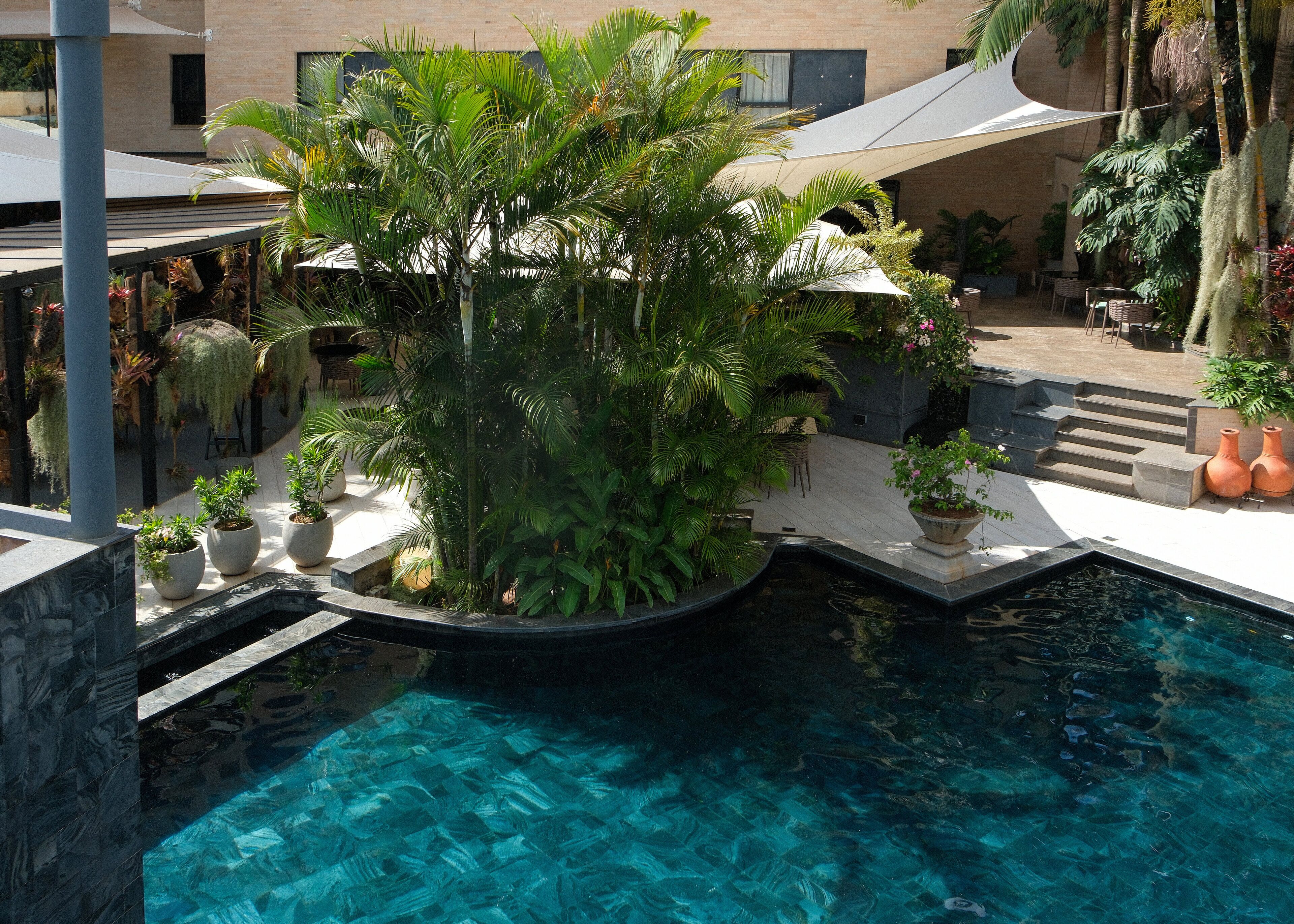 outdoor pool, open 7:00 am to 6:00 pm, pool loungers