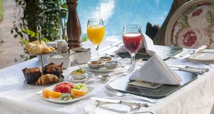 Hacklewood Hill Country House