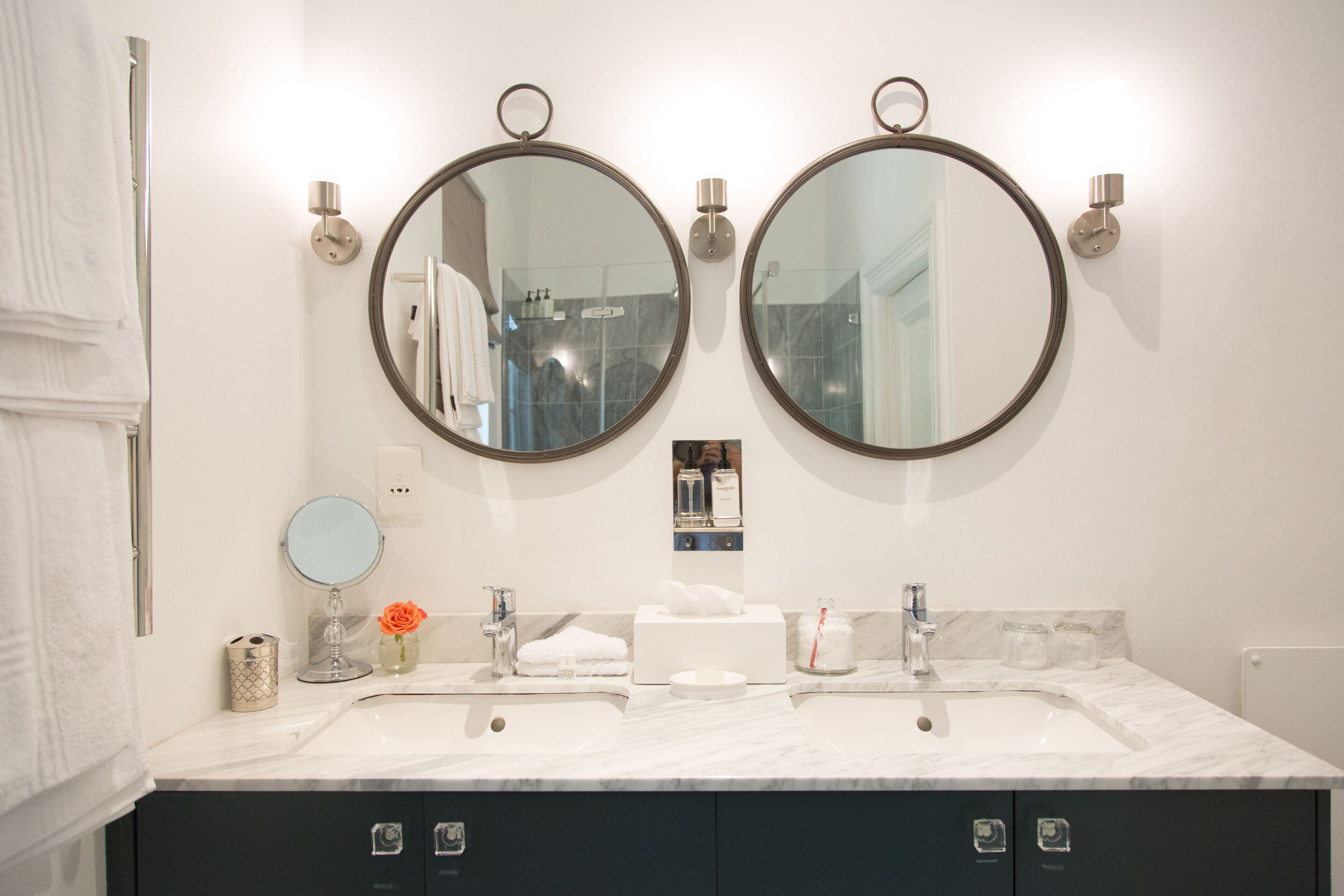 junior suite (garden) | bathroom | free toiletries, hair dryer, bathrobes, slippers