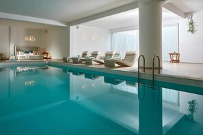 5 outdoor pools, pool umbrellas, sun loungers - El Greco Resort (Santorini)