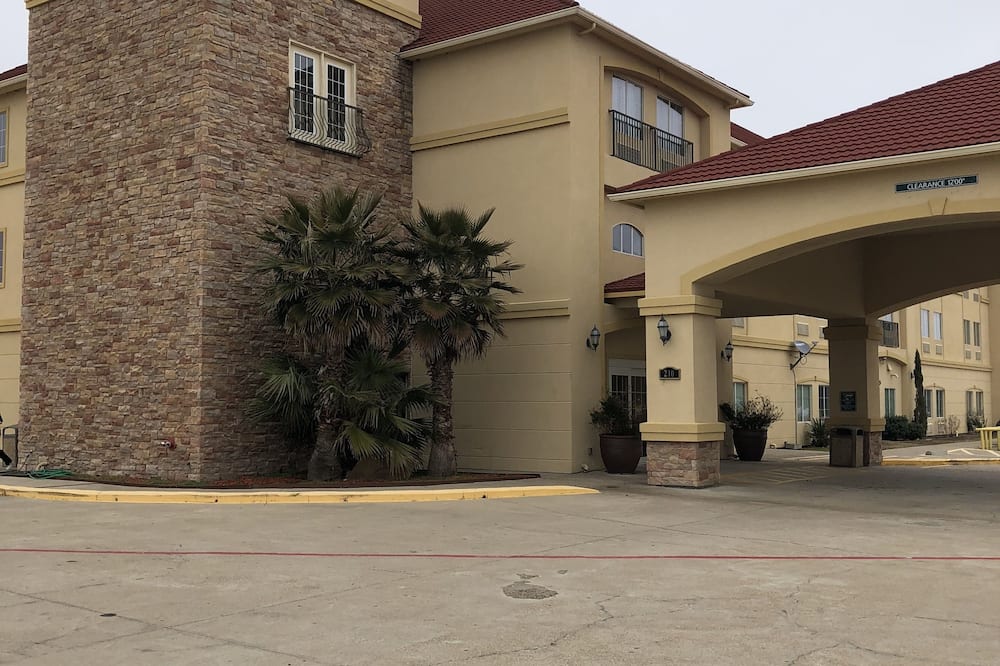 Americas Best Value Inn & Suites Gun Barrel City