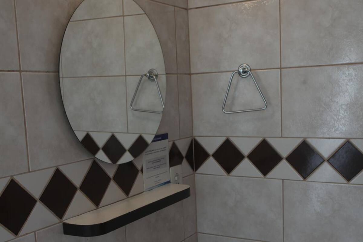 shower, rainfall showerhead, free toiletries, hair dryer