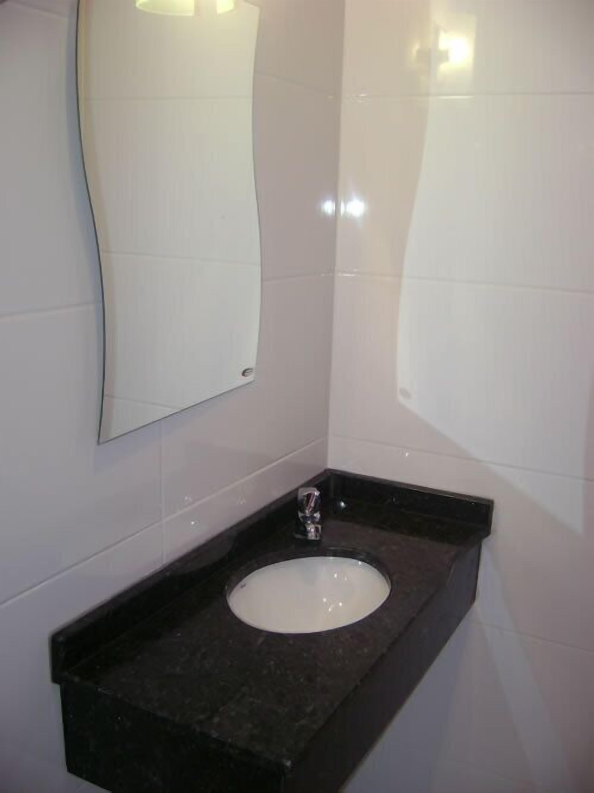 economy double or twin room | bathroom sink