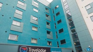 A Travelodge hotel with a modern design, featuring a prominent sign and multiple windows. - Travelodge Heathrow Terminal 5 (Slough)