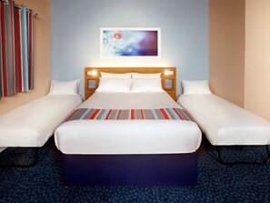 Room - Travelodge Heathrow Terminal 5 (Slough)