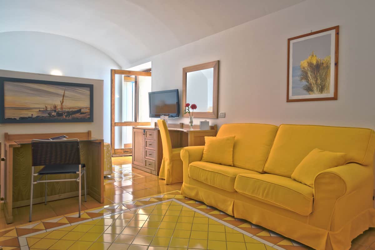 junior suite, sea view | 1 bedroom, premium bedding, minibar, in-room safe