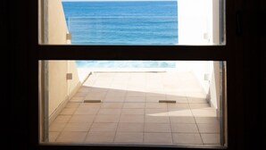 A view through a window of a building with a tiled floor and a clear blue sky. - Grand Hotel San Pietro (Centola)