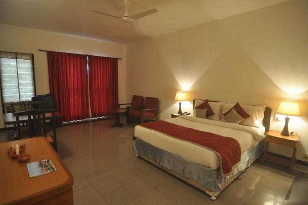 Premium bedding, pillow-top beds, desk, bed sheets