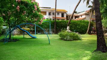 Zona de juegos infantil cubierta