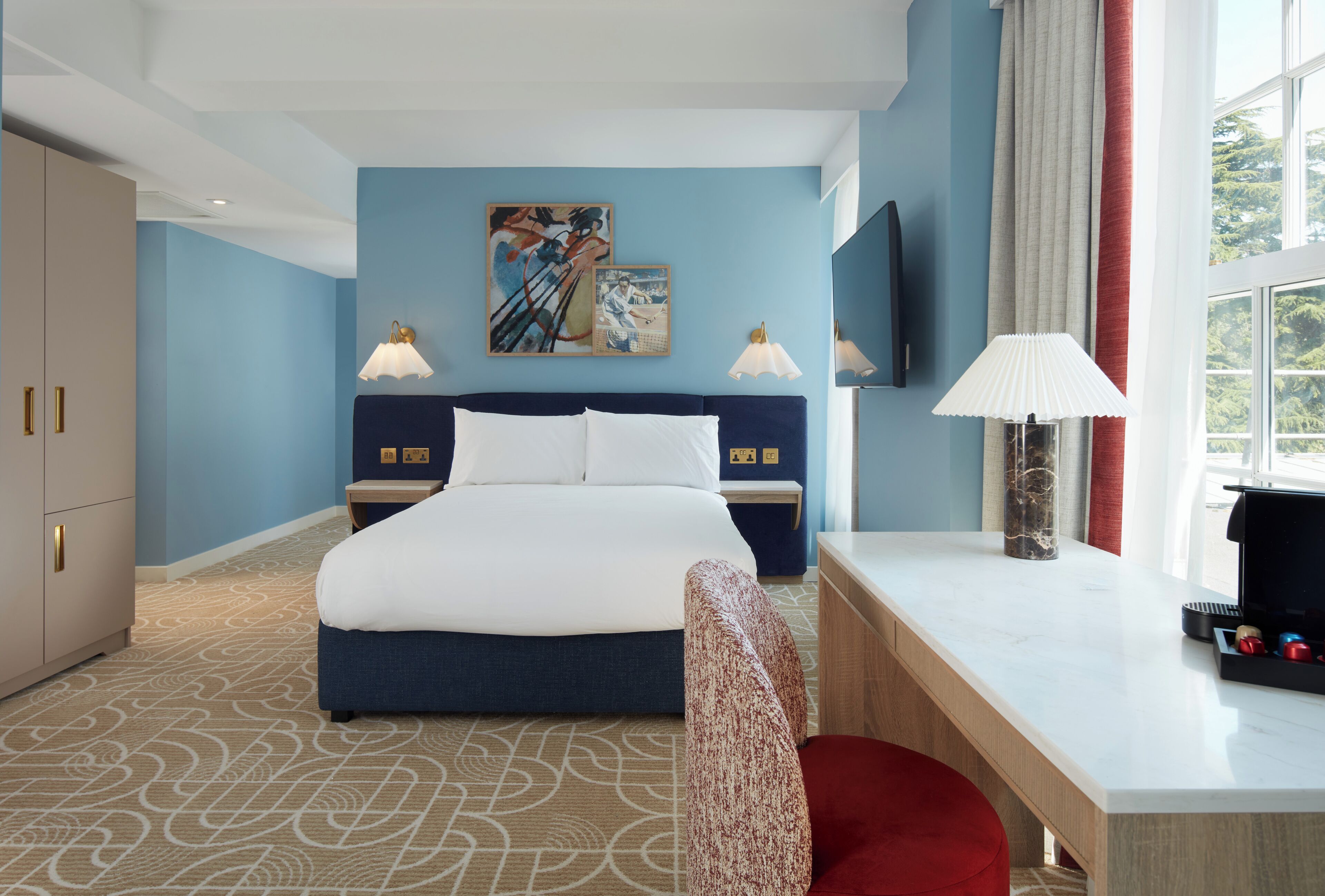 Deluxe Twin Room | Hypo-allergenic bedding, in-room safe, desk, iron/ironing board
