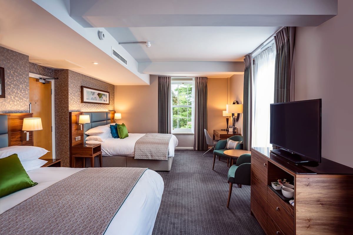 deluxe twin | 1 bedroom, hypo-allergenic bedding, in-room safe, desk