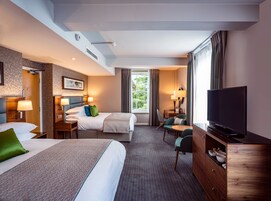 Quarto duplo luxo, 2 camas Queen (Queen) | Roupas de cama antialérgicas, cofres nos quartos, escrivaninha