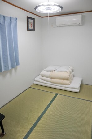 Blackout curtains, free WiFi - BJ Family House (Kyoto)