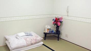 Traditional Room, Japanese Futon, Private Bathroom B(2) | Blackout drapes, iron/ironing board, free WiFi