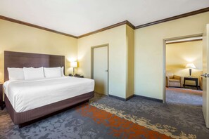 Premium bedding, desk, blackout drapes, iron/ironing board - La Quinta Inn & Suites by Wyndham Eastland (Eastland)