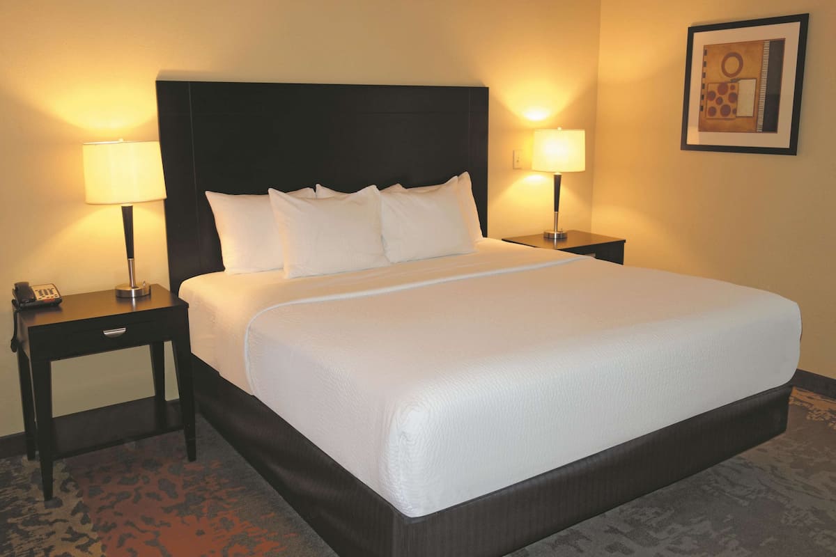 Deluxe Suite, 1 King Bed, Accessible, Bathtub | Premium bedding, desk, blackout drapes, iron/ironing board