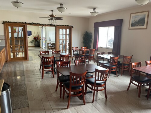 Super 8 by Wyndham Salina