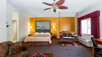 Suite, 1 letto king, frigorifero | Una scrivania, tende oscuranti, ferro/asse da stiro, Wi-Fi gratuito