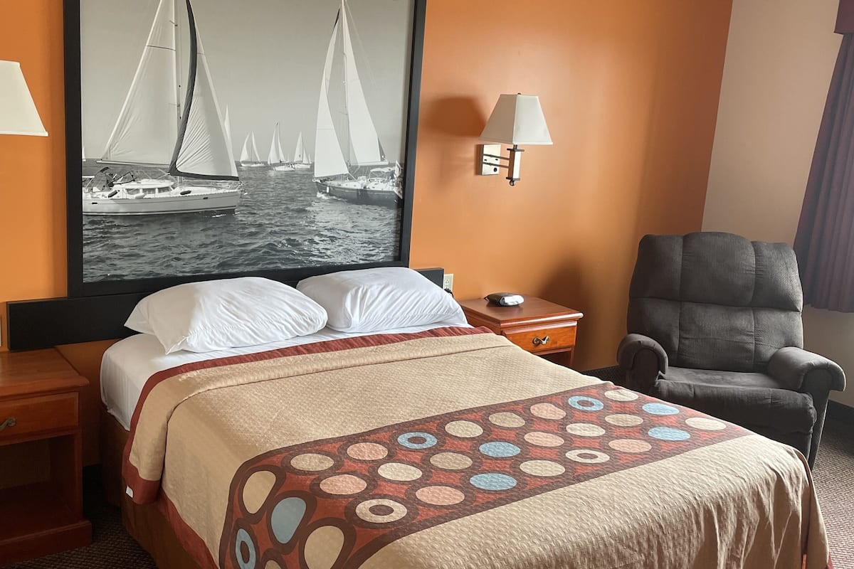 room, accessible | desk, blackout curtains, iron/ironing board, free wifi