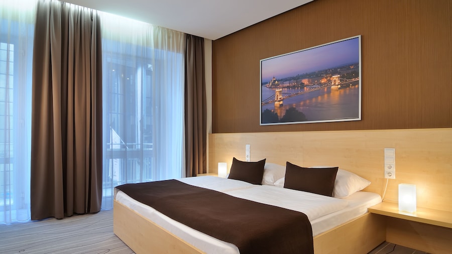 Promenade City Hotel