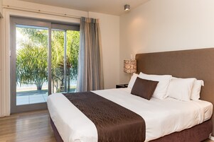 Verdunkelungsvorhänge, Bügeleisen/Bügelbrett, kostenloses WLAN