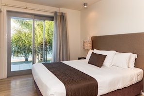 Verdunkelungsvorhänge, Bügeleisen/Bügelbrett, kostenloses WLAN