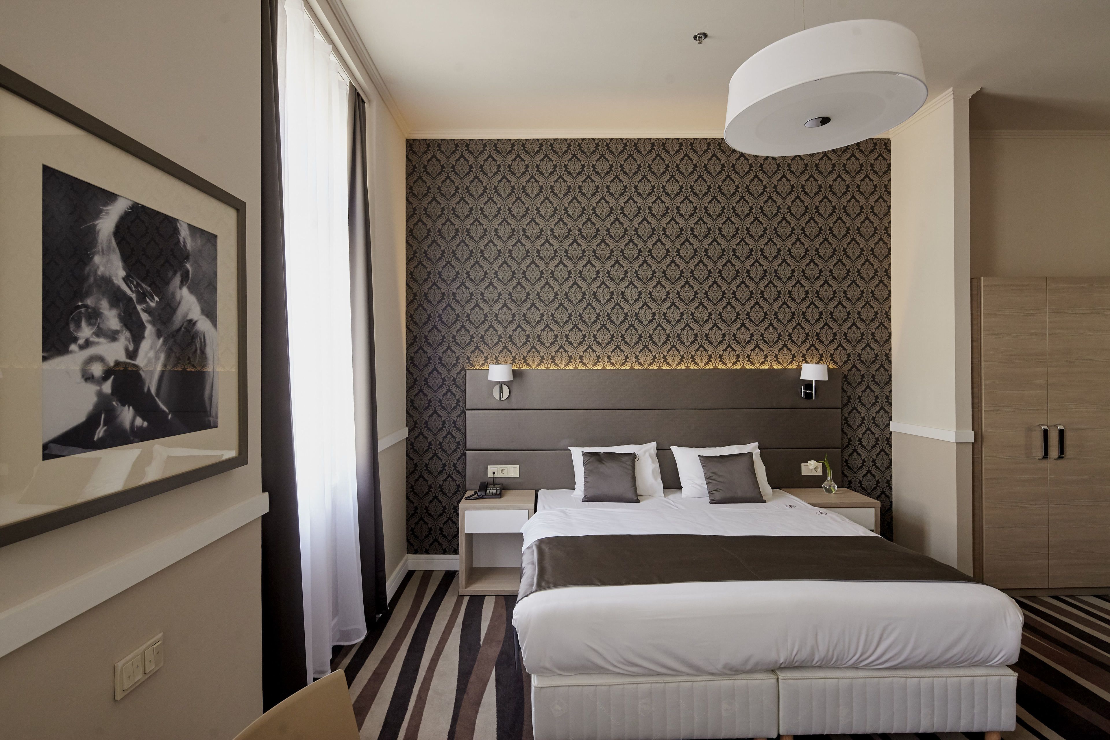 deluxe double or twin room, city view | minibar, in-room safe, desk, blackout curtains