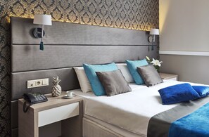 Standard-Doppel- oder -Zweibettzimmer | Minibar, Zimmersafe, Schreibtisch, Verdunkelungsvorhänge