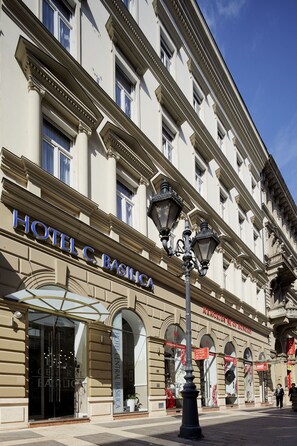 A historic building with the sign "HOTEL C. BASILICA" and a prominent entrance with glass doors and a canopy. - Hotel Central Basilica (Budapest)