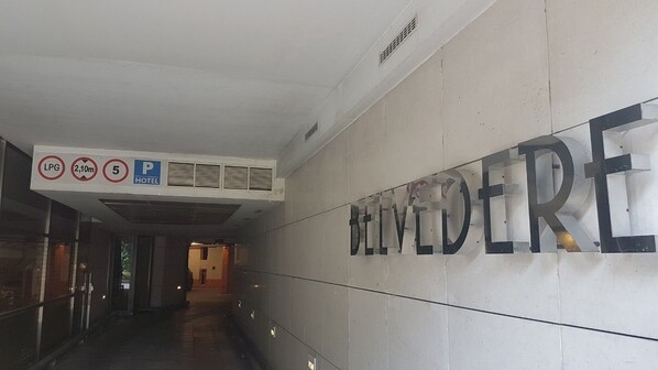 Parking - Hotel Belvedere Budapest (Budapest)