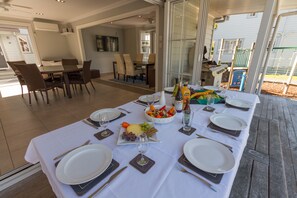 Dining - Russell Cottages Tanoa Hotels (Russell)