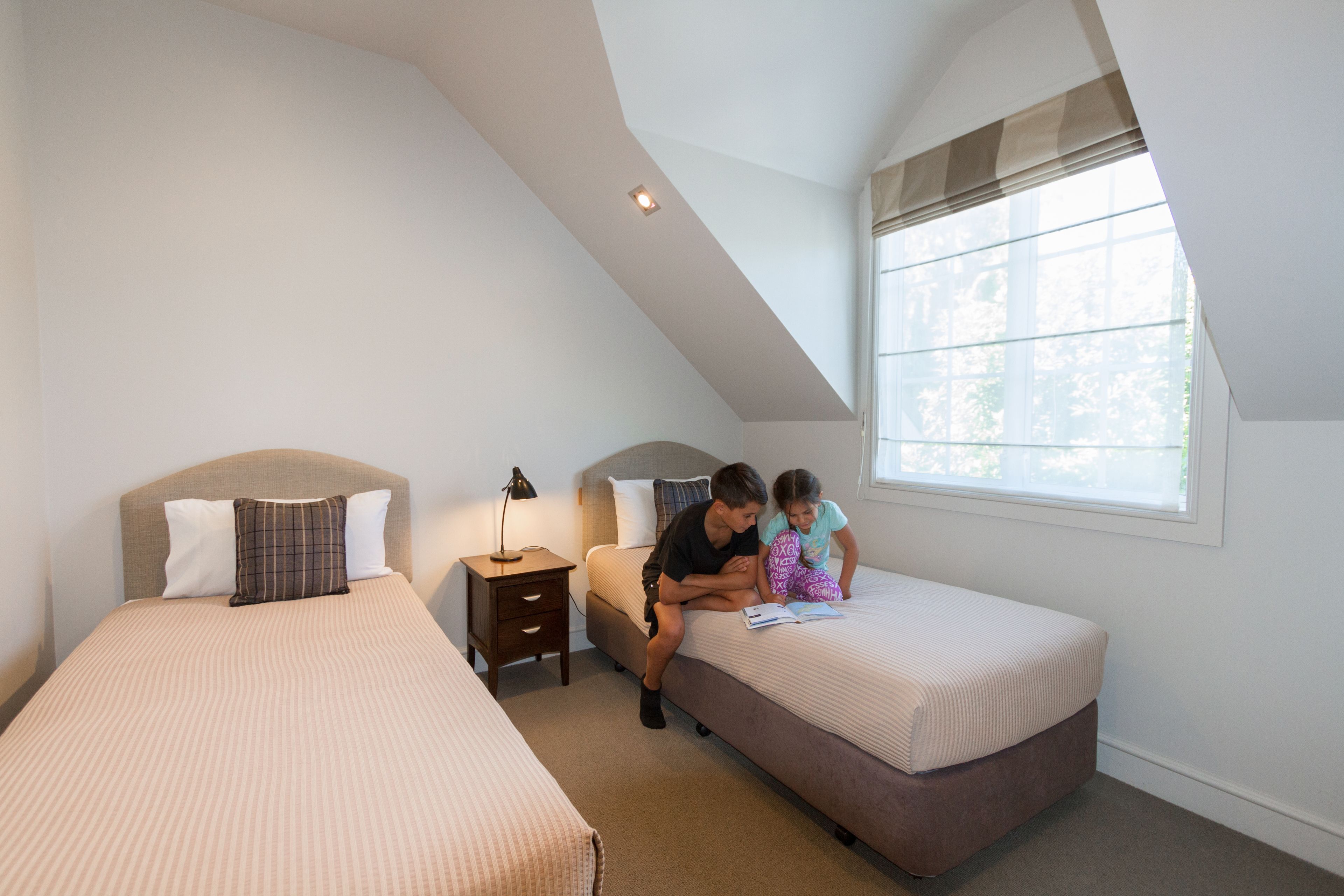 Hypo-allergenic bedding, minibar, iron/ironing board, free WiFi