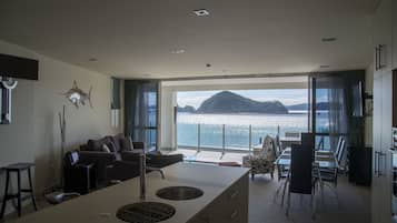 Paihia Sails – Three Bedroom Premium Suite (Located in different building) | Private kitchen | Full-sized fridge, microwave, stovetop, dishwasher