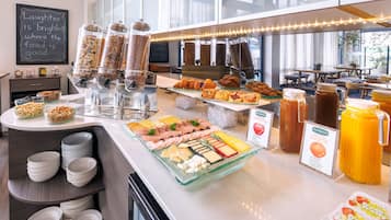 Daily continental breakfast (NZD 20 per person)