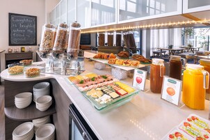 Daily continental breakfast (NZD 25 per person)