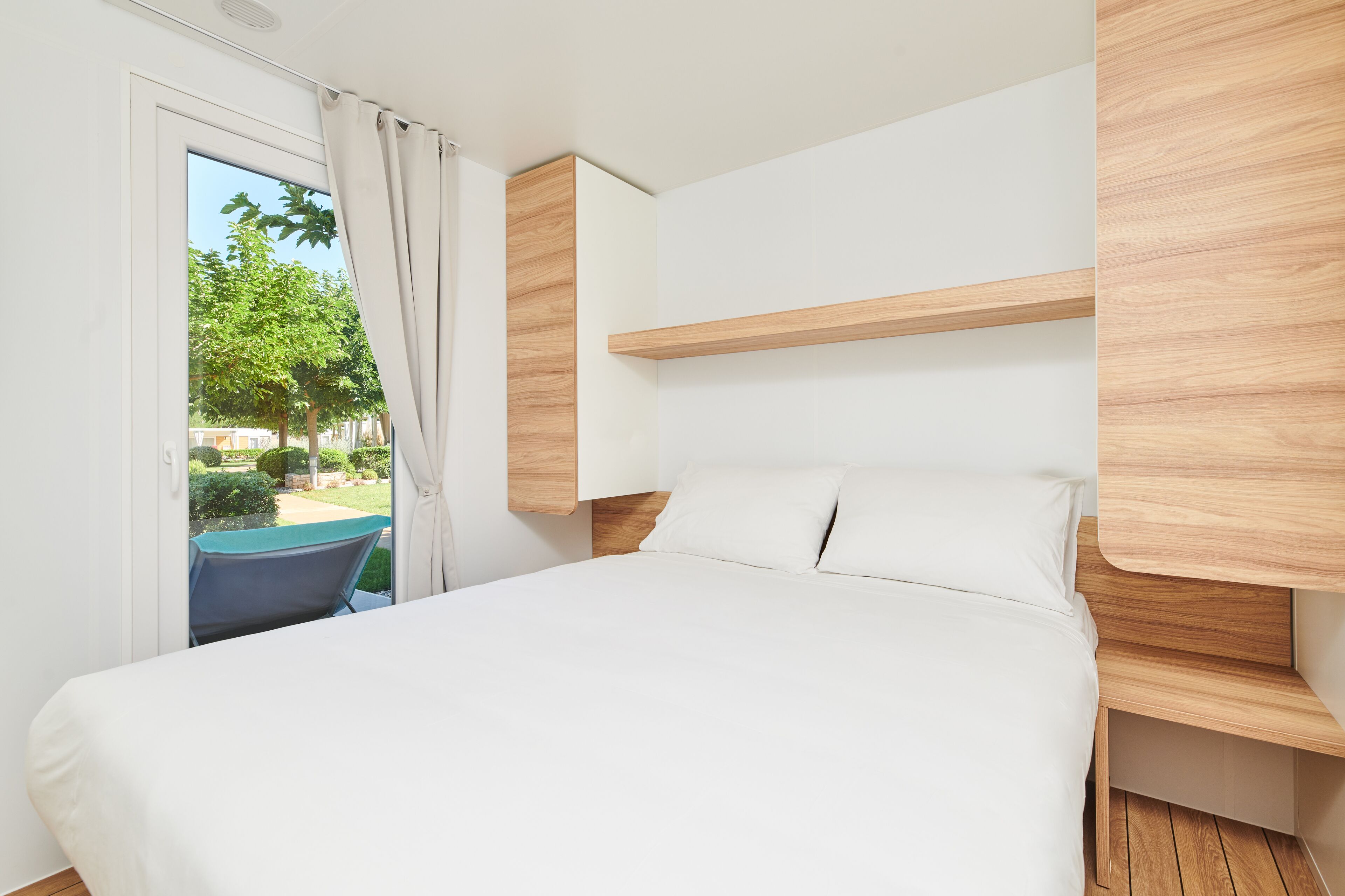 Premium stacaravan | 2 slaapkamers, gratis babybedden, beddengoed